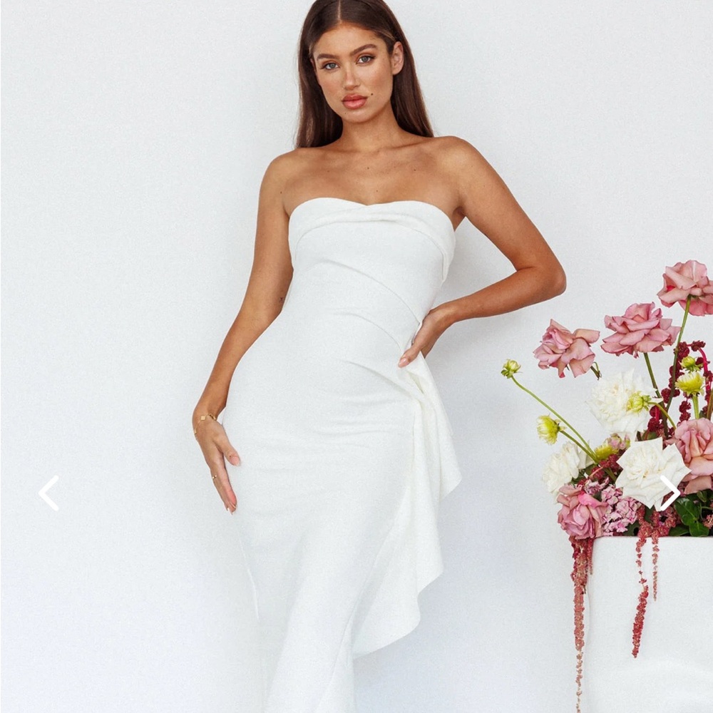Elegant White Strapless Dress